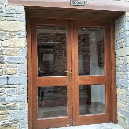 Esquia En Baqueira O Espot Y Visita Aigueestortes Y Alrededores Apartment *