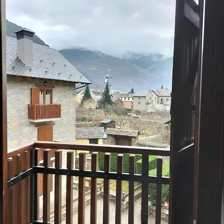 Esquia En Baqueira O Espot Y Visita Aigueestortes Y Alrededores Apartment